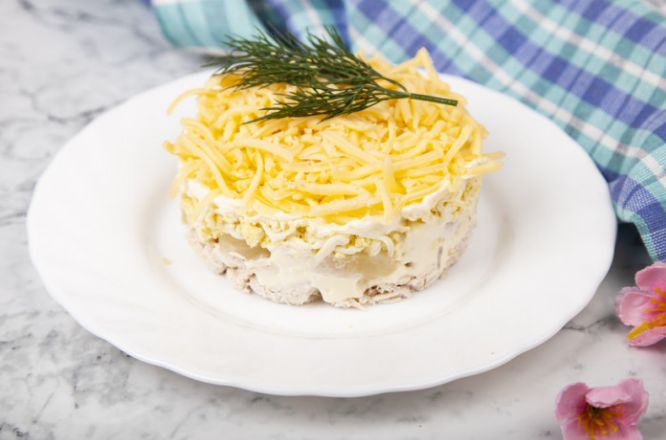Готовим салат с копченой курицей, кукурузой и ананасом: рецепты с фото