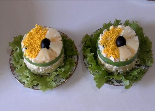 Готовим салат с копченой курицей, кукурузой и ананасом: рецепты с фото