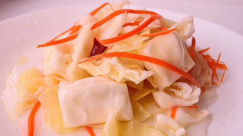 Быстрая капуста квашеная кусочками