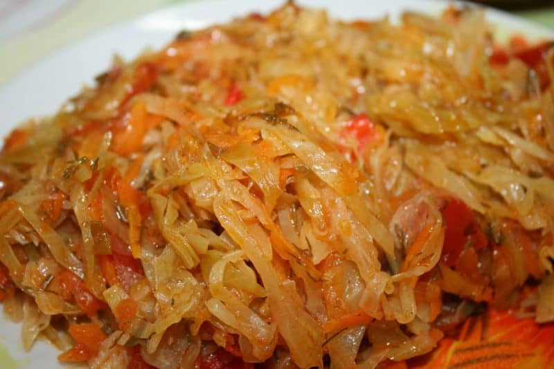 Как сделать солянку на зиму в банках с томатным соусом