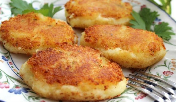 Готовим картофельные котлеты в панировке на сковороде