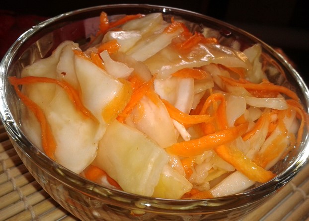 Быстрая капуста квашеная кусочками