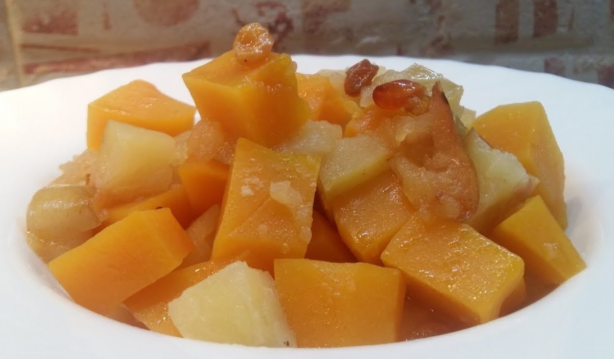 Запеченная тыква в духовке с яблоками, с орехами, с корицей
