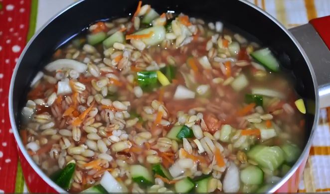 Кконсервирование рассольника с перловкой и томатным соусом на зиму