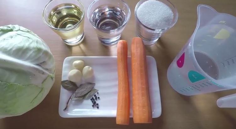 Быстрая капуста квашеная кусочками