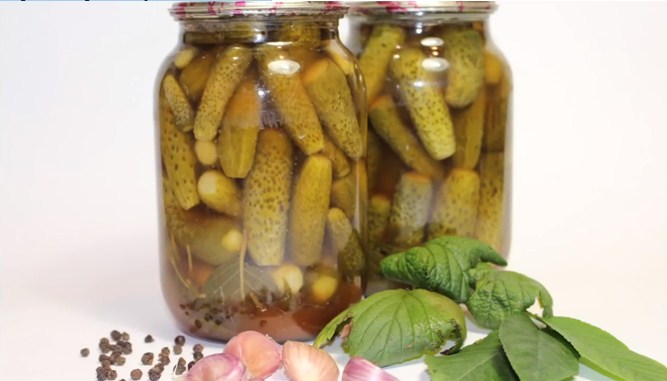 Маринованные огурцы с кетчупом чили