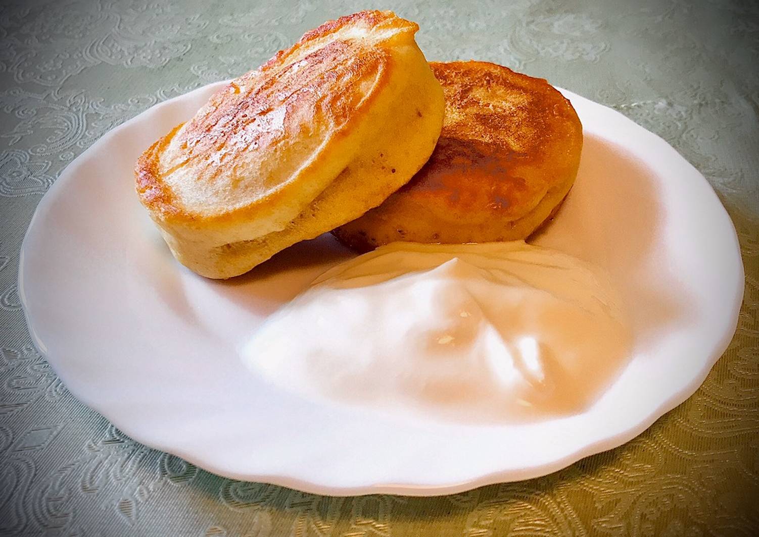 Оладьи на ряженке - проверенные рецепты с разными добавками