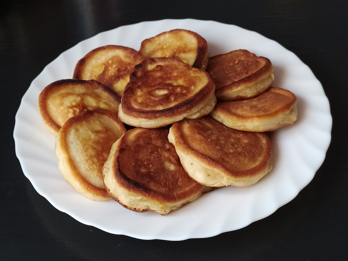 Оладьи на ряженке - проверенные рецепты с разными добавками