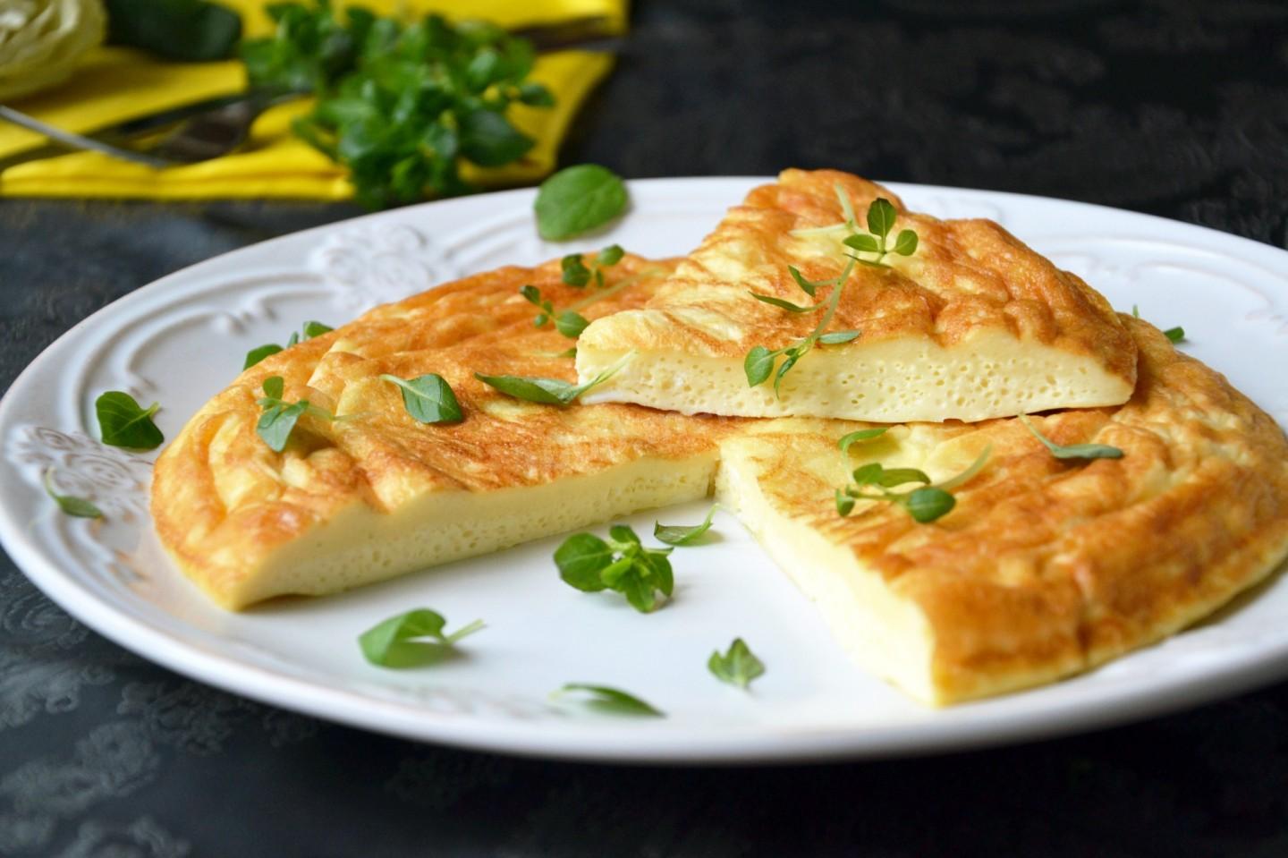 Кабачковый омлет с сыром и помидором: лучшие рецепты