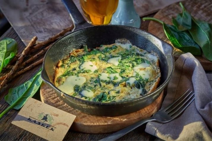 Омлет со шпинатом - вкусные рецепты с помидорами, сыром и другими добавками