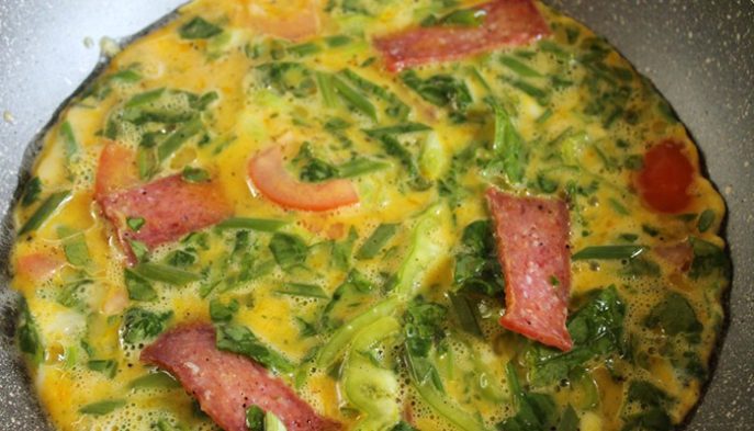 Омлет со шпинатом - вкусные рецепты с помидорами, сыром и другими добавками