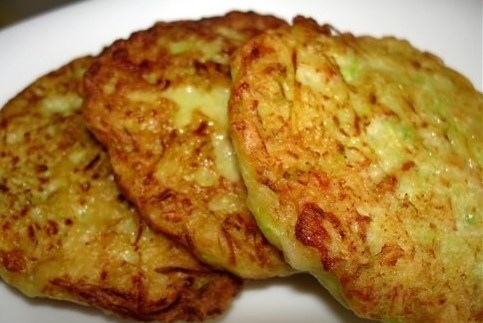 Как приготовить сладкие кабачковые оладьи