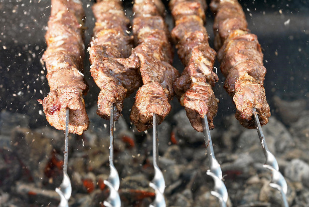 Как замариновать мясо баранины для шашлыка: рецепты маринадов