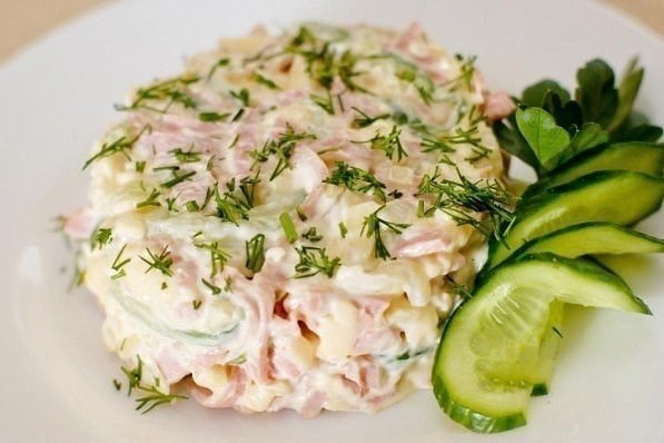 Готовим салат Людмила с ветчиной, грибами и курицей