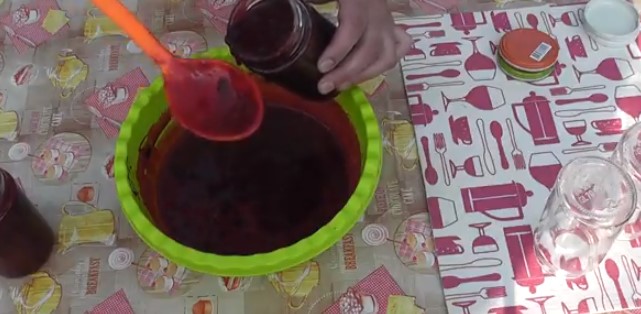 Варенье из жимолости и клубники