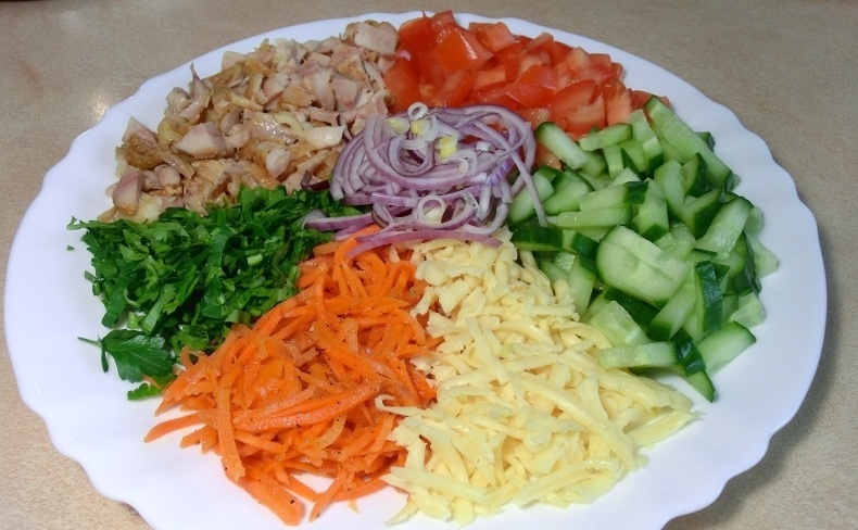 Как приготовить яркий салат радуга кучками