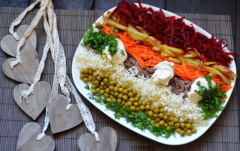 Как приготовить яркий салат радуга кучками