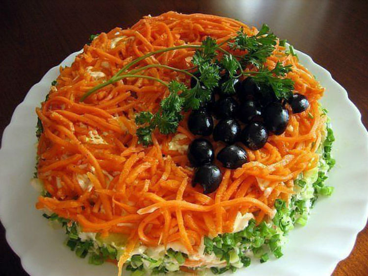 Салата с корейской морковкой и кукурузой к празднику