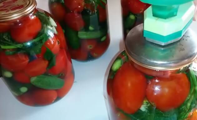 Маринованные огурцы с помидорами