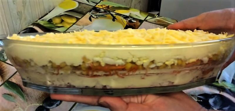 Готовим вкусный салат с куриной грудкой, помидорами и сыром