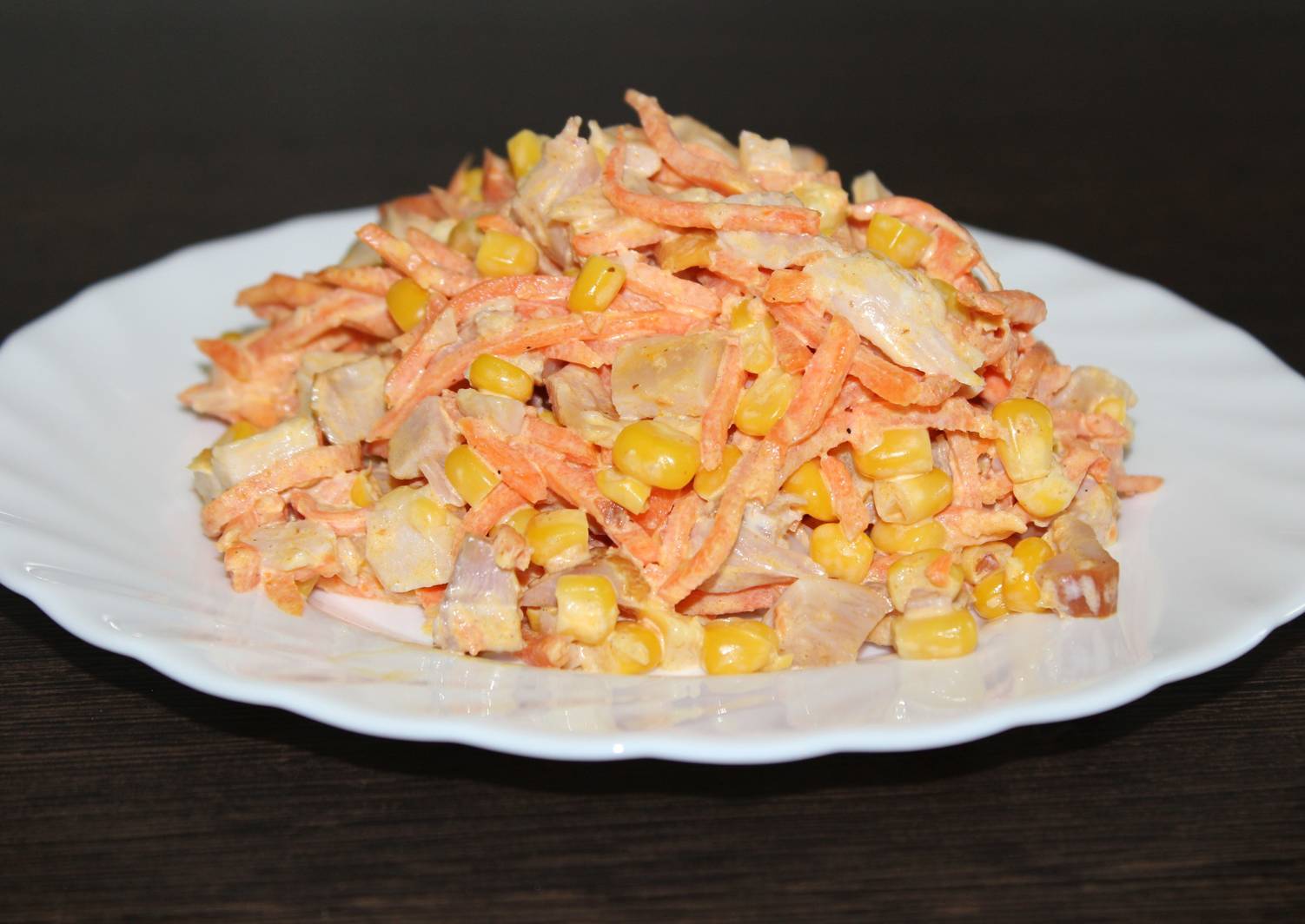 Праздничный салат с куриным филе и морковью по-корейски