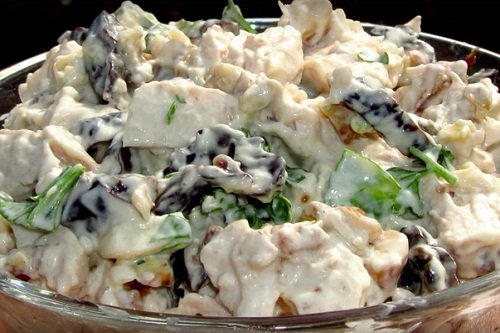 Готовим вкусный салат с куриной грудкой, помидорами и сыром