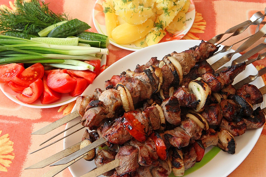 Как замариновать мясо на шашлык в минералке