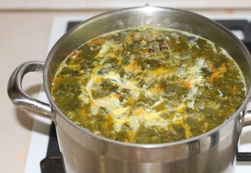 Холодный суп из щавеля с огурцами и яйцами: рецепты