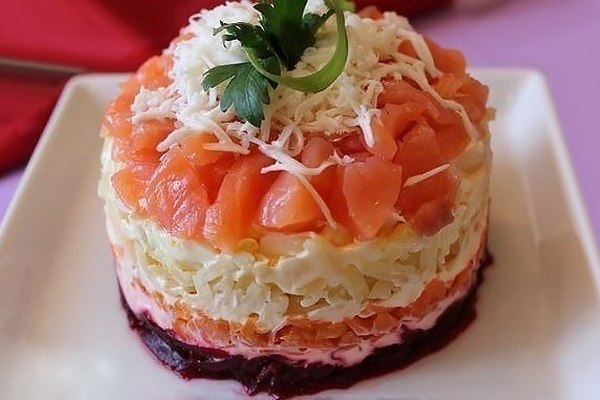 Пошаговые рецепты салатов с красной рыбой