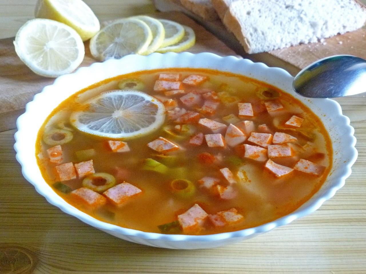 Как варить солянку сборную из колбасы :пошаговые рецепты