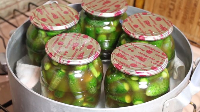 Маринованные огурцы с кетчупом чили