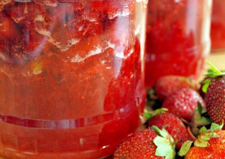 Сырое варенье из клубники без варки ягод