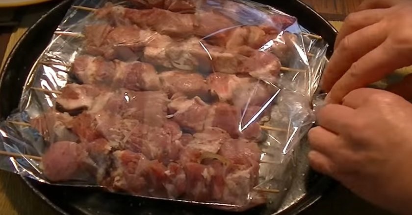 Как приготовить шашлык в рукаве в духовке