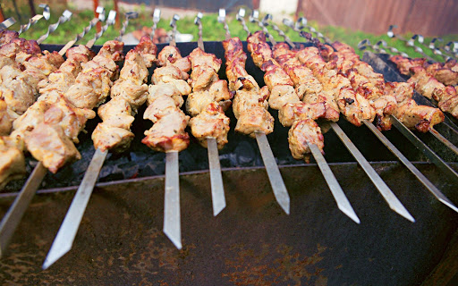 Как правильно жарить шашлык на мангале: какое мясо выбрать