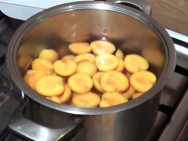 Варенье с абрикосов с лимоном дольками