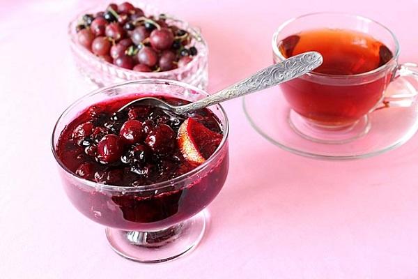 Варенье ассорти с крыжовником и черной
