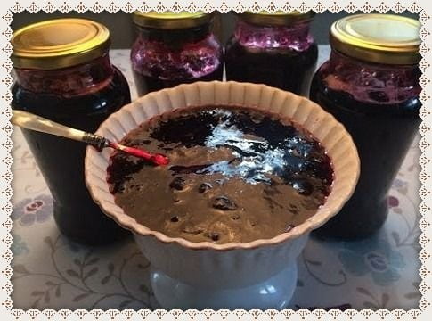 Варенье из жимолости и клубники