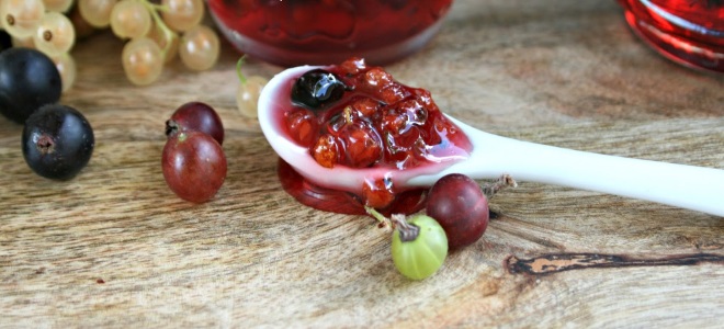 Варенье ассорти с крыжовником и черной