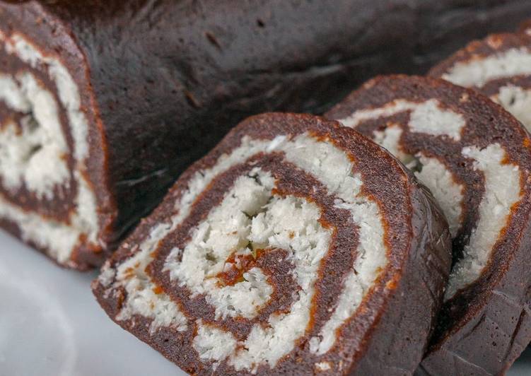 Шоколадная колбаска из печенья и сгущенки: лучшие рецепты
