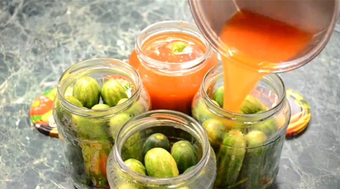 Маринованные огурцы с кетчупом чили