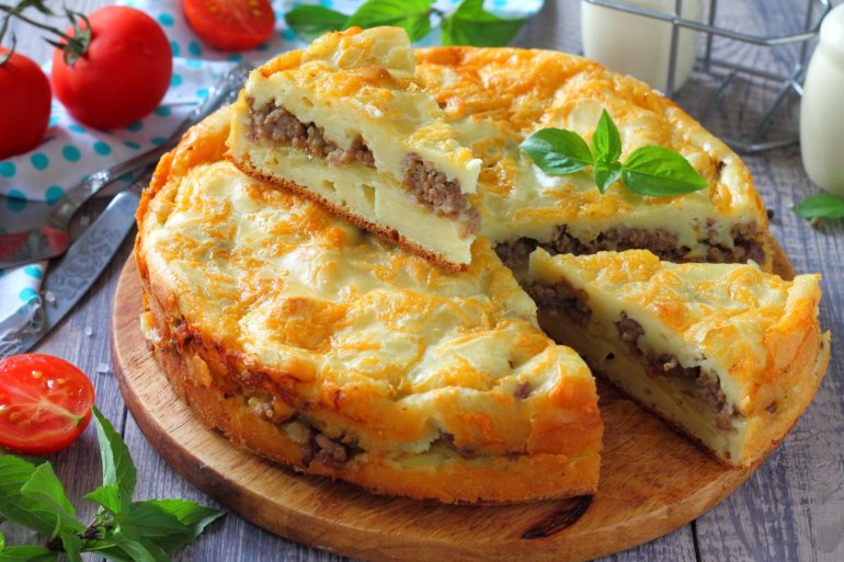 Как приготовить мясной пирог с фаршем и картошкой в духовке