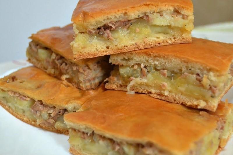 Как приготовить мясной пирог с фаршем и картошкой в духовке