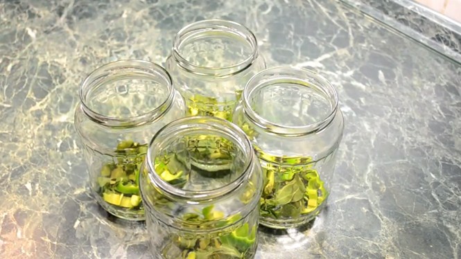 Маринованные огурцы с кетчупом чили