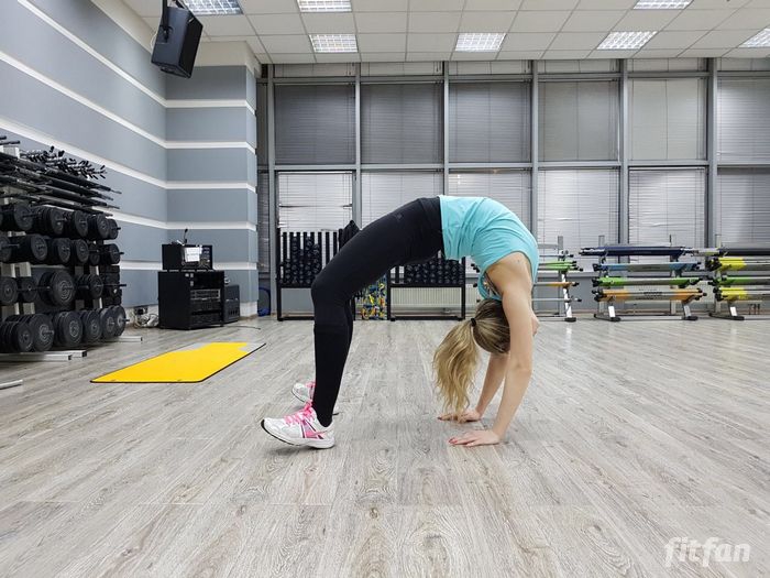 Упражнения для растяжки мышц спины Упражнения для растяжки мышц спины