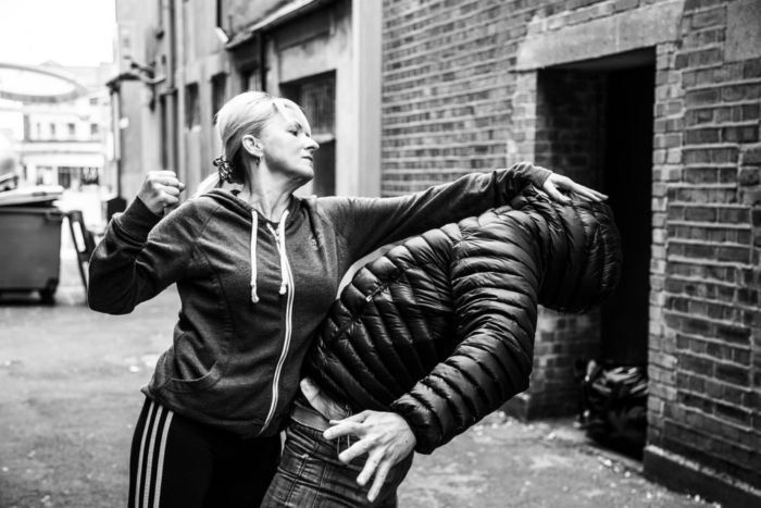 Защитите себя от уличных грабителей: 20 советов для девушек Защитите себя от уличных грабителей: 20 советов для девушек