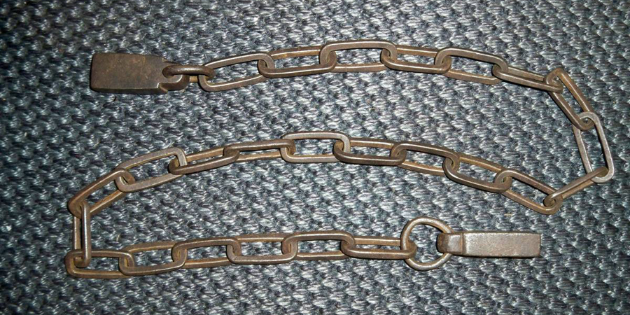 Кусари-Фундо Кусари-Фундо очень напоминает среднеевропейский цеп, который использовали как простые крестьяне, так и профессиональные воины. Опытный ниндзя мог только этим оружием сражаться с двумя-тремя противниками.