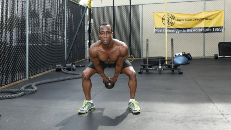 Пренебрежение малым весом Вторая распространенная ошибка — игнорировать работу с малыми весами, рассчитывая резко приучить организм к серьезным нагрузкам. Это в корне неправильно. Во-первых, связка небольшой вес+много повторов отлично формирует красивый рельеф. Во-вторых, увеличивает выносливость. А без хорошо прокачанной выносливости, работать большими весами будет не только излишне трудно, но и практически бесцельно.