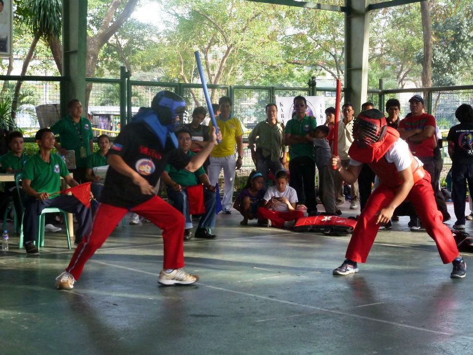 Техники боя, ударов палкой на длинной и короткой дистанции, стили в Эскрима Де Кампо