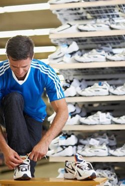 Как выбрать кроссовки: примерка Как выбрать кроссовки: примерка
