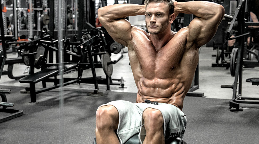 Питание до Без корректной диеты обойтись тоже не получится. Перед аэробными тренировками строго противопоказаны любые углеводы. Дело в том, что углеводы провоцируют повышенное производство инсулина, а инсулин угнетает жиросжигающие процессы. Идеально проводить тренировку с утра, пока желудок пуст. Помимо прочего, утром запас гликогена в организме низок и тело просто вынуждено использовать жировые запасы в качестве энергетической подпитки.